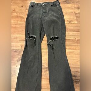 Black jeans with distressed